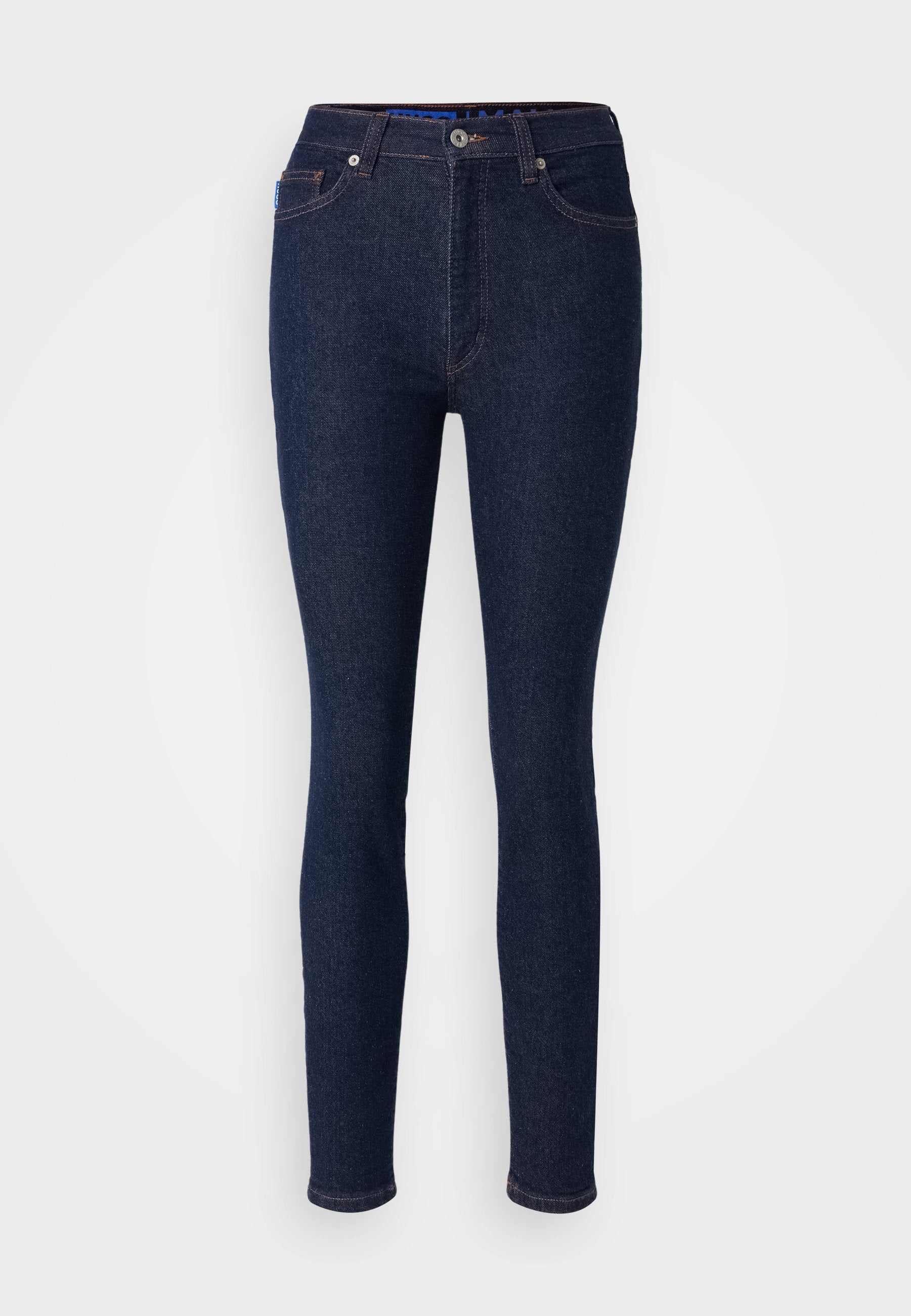 Dunkelblaue Denim-Jeans mit schmaler Passform, klassischem Bund, Fünf-Taschen-Design und dezenten Nähdetails.
