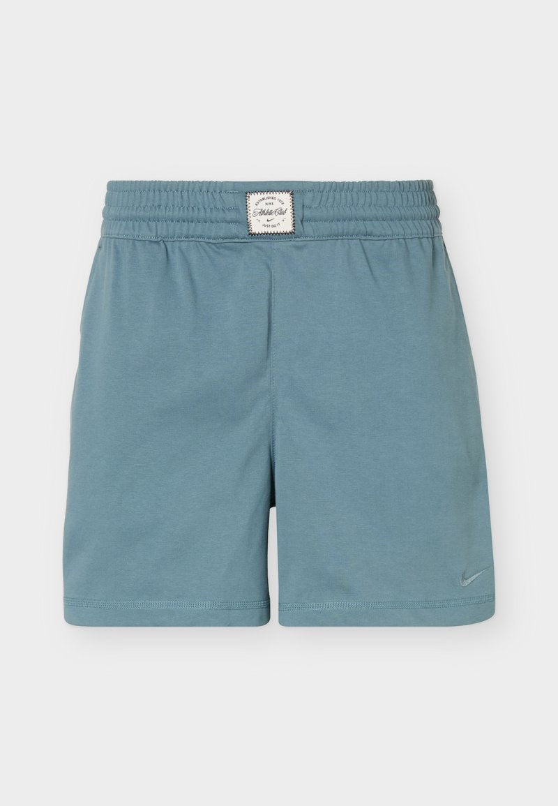 Hellblaue Shorts mit elastischem Bund, einem eingenähten Etikett am Bund und einem dezenten Nike-Swoosh-Logo am linken Saum.