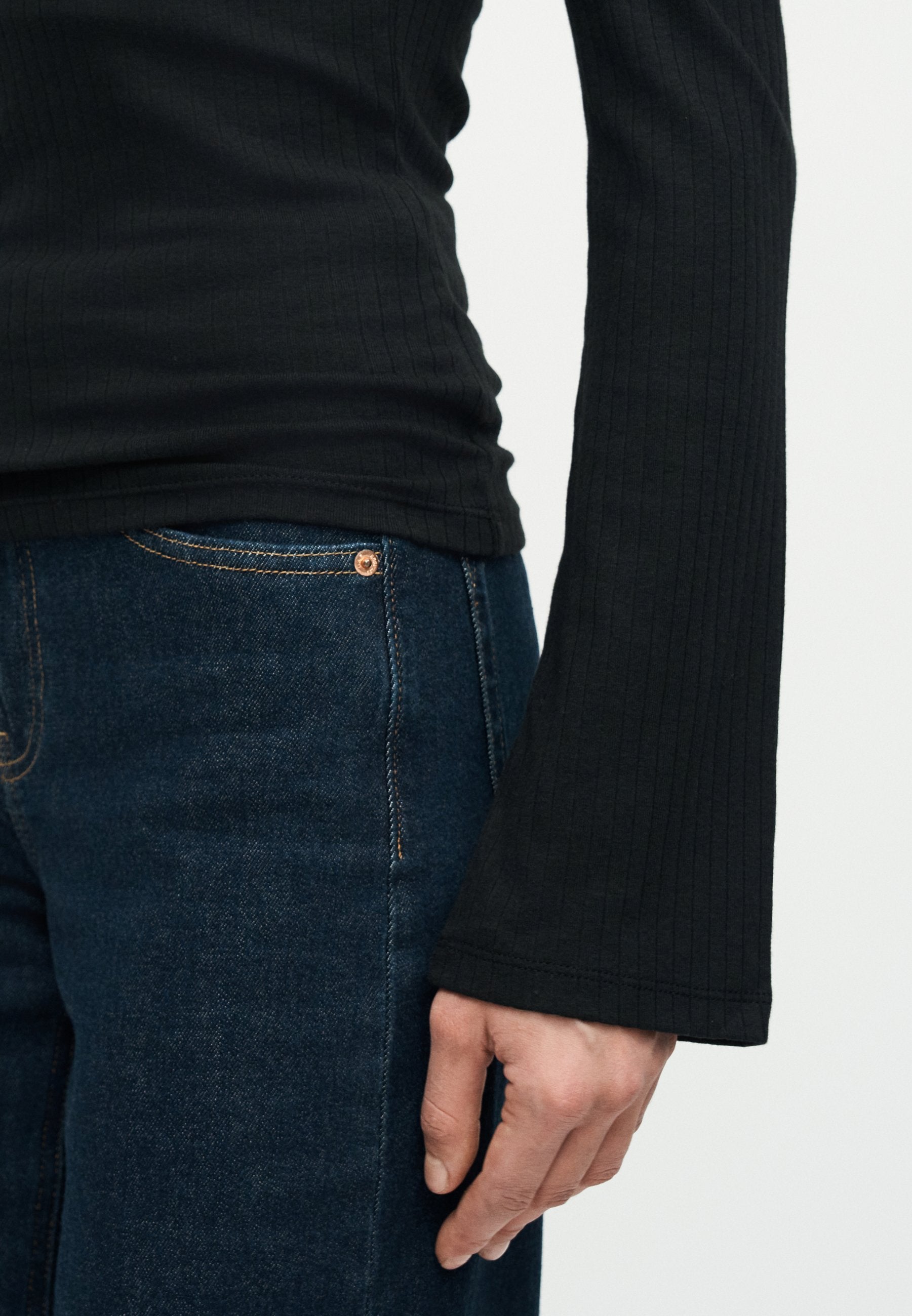 GAP WIDE ENVELOPE NECK