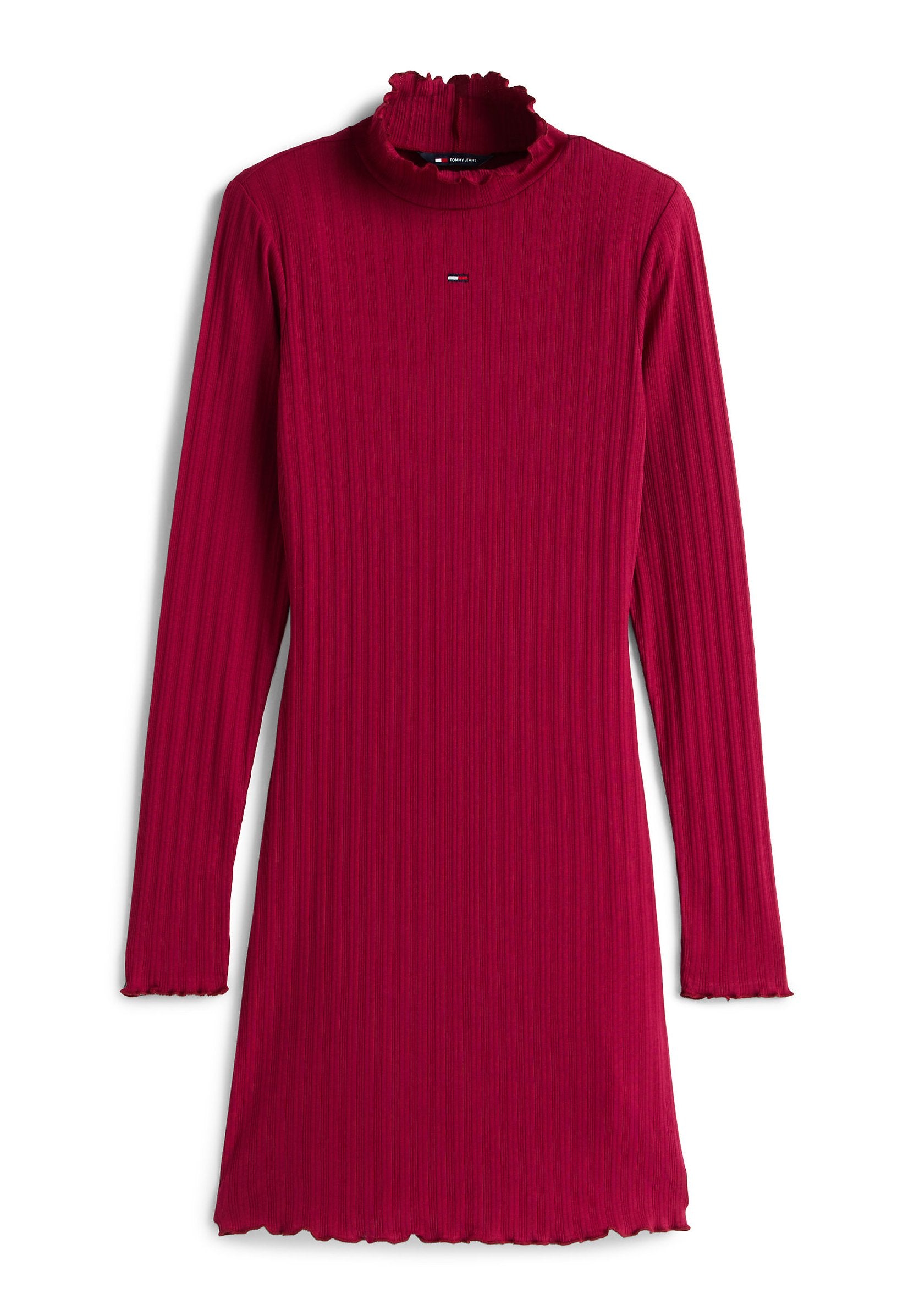 Geripptes, langärmeliges Kleid in tiefem Rot mit hohem, gerafftem Kragen und gewelltem Saum. Verfügt über ein kleines Logo auf der Brust.