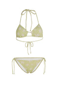 Grünes Bikini-Set mit einem Dreieckstop mit Blumenmuster und einem Schlüsselloch-Detail, kombiniert mit passenden hochgeschnittenen Unterteilen mit Seitenschnürungen.