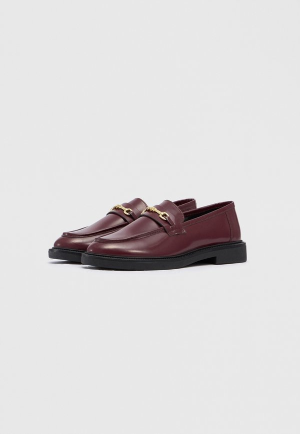 Steve Madden HUDDLES