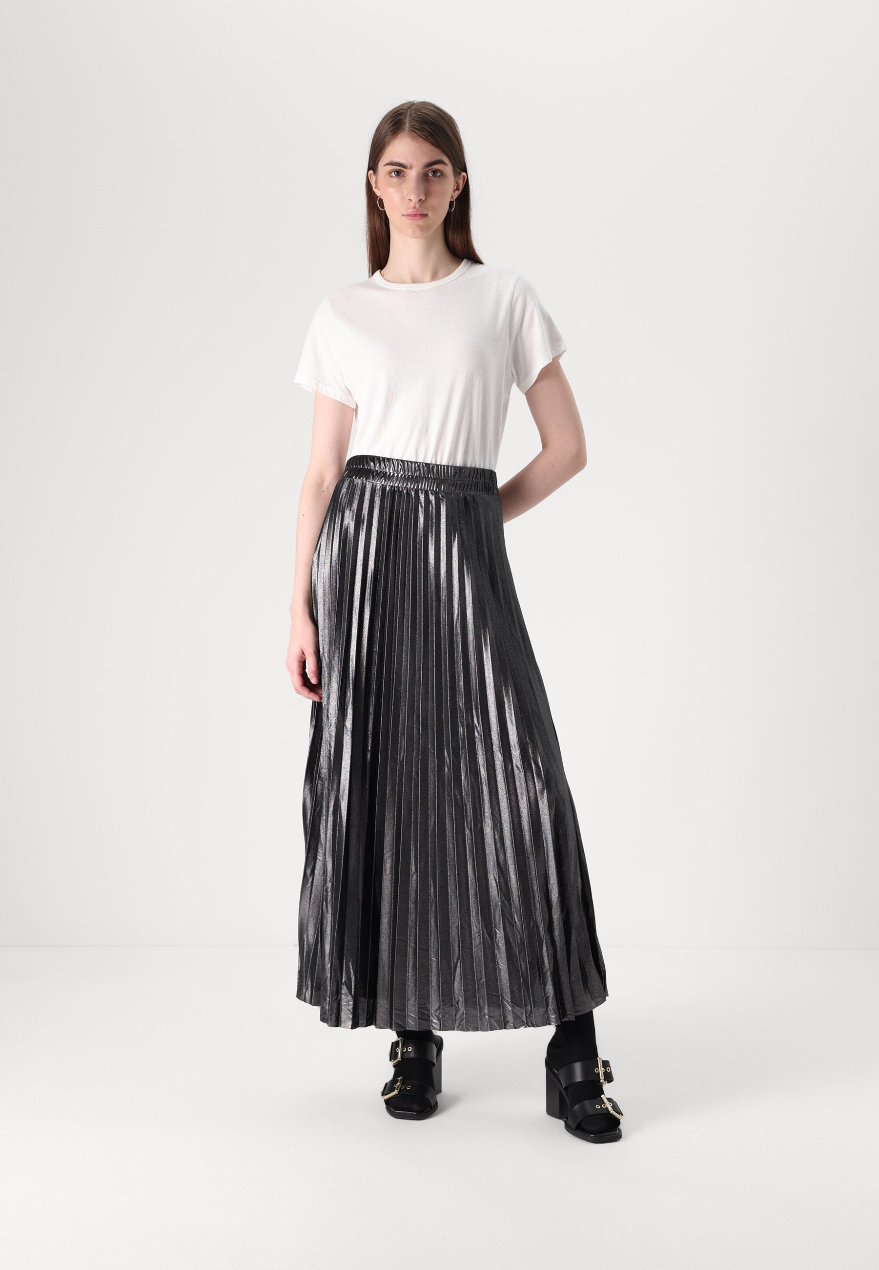 ONLLYON SHINE SKIRT Media 2