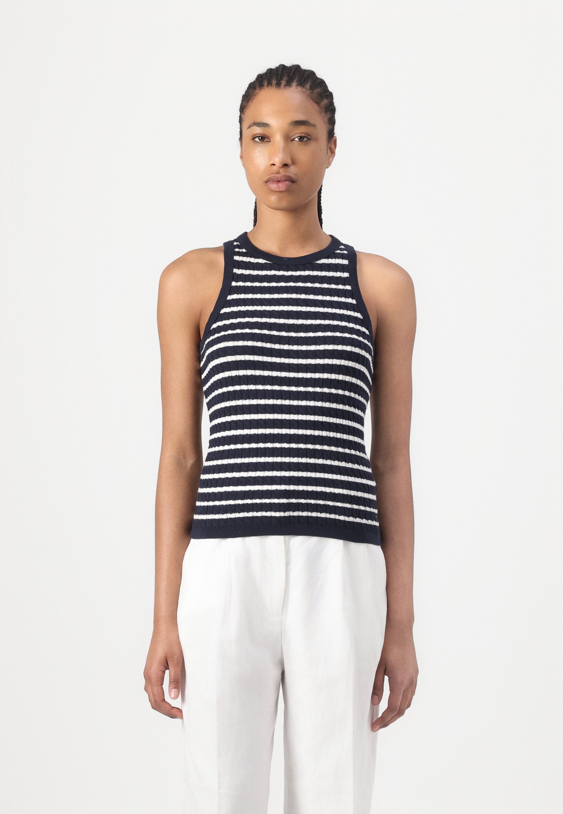 STRAIGHT PANTS Media 3