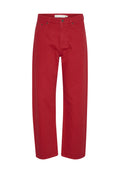 Rote Baumwoll-Denim-Hose mit gerader Beinform, ausgestattet mit einem Knopfverschluss vorne, zwei vorderen Taschen und einem minimalistischen Stil.
