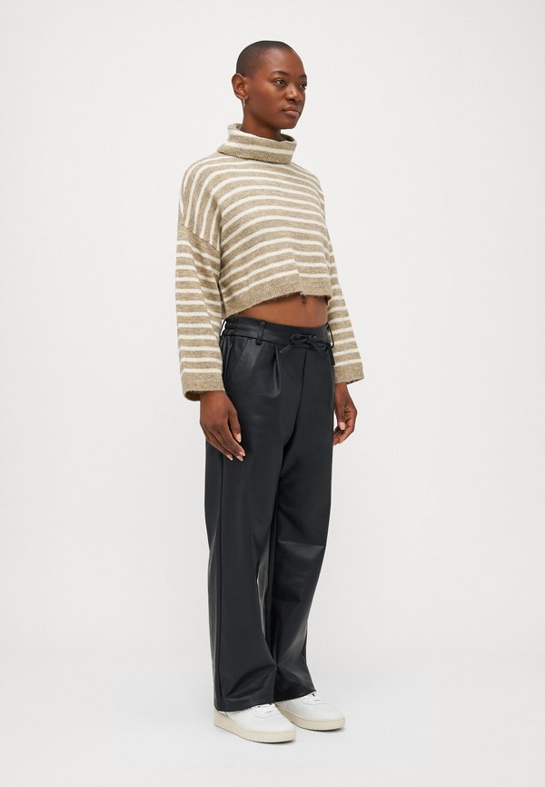 ONLY Petite ONLTALIO STRIPE SHORT ROLLNECK