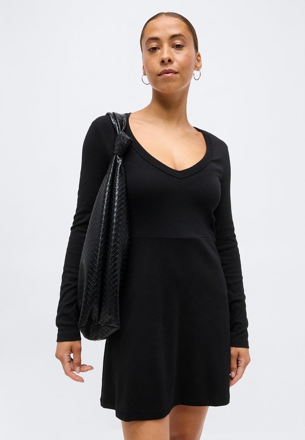 ONLY Petite ONLMILA V NECK DRESS