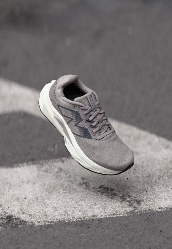 New Balance FUELCELL PROPEL V5 - Road running shoes - candied violet
