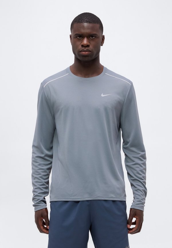 Nike Performance MILER  - Long sleeved top - smoke grey