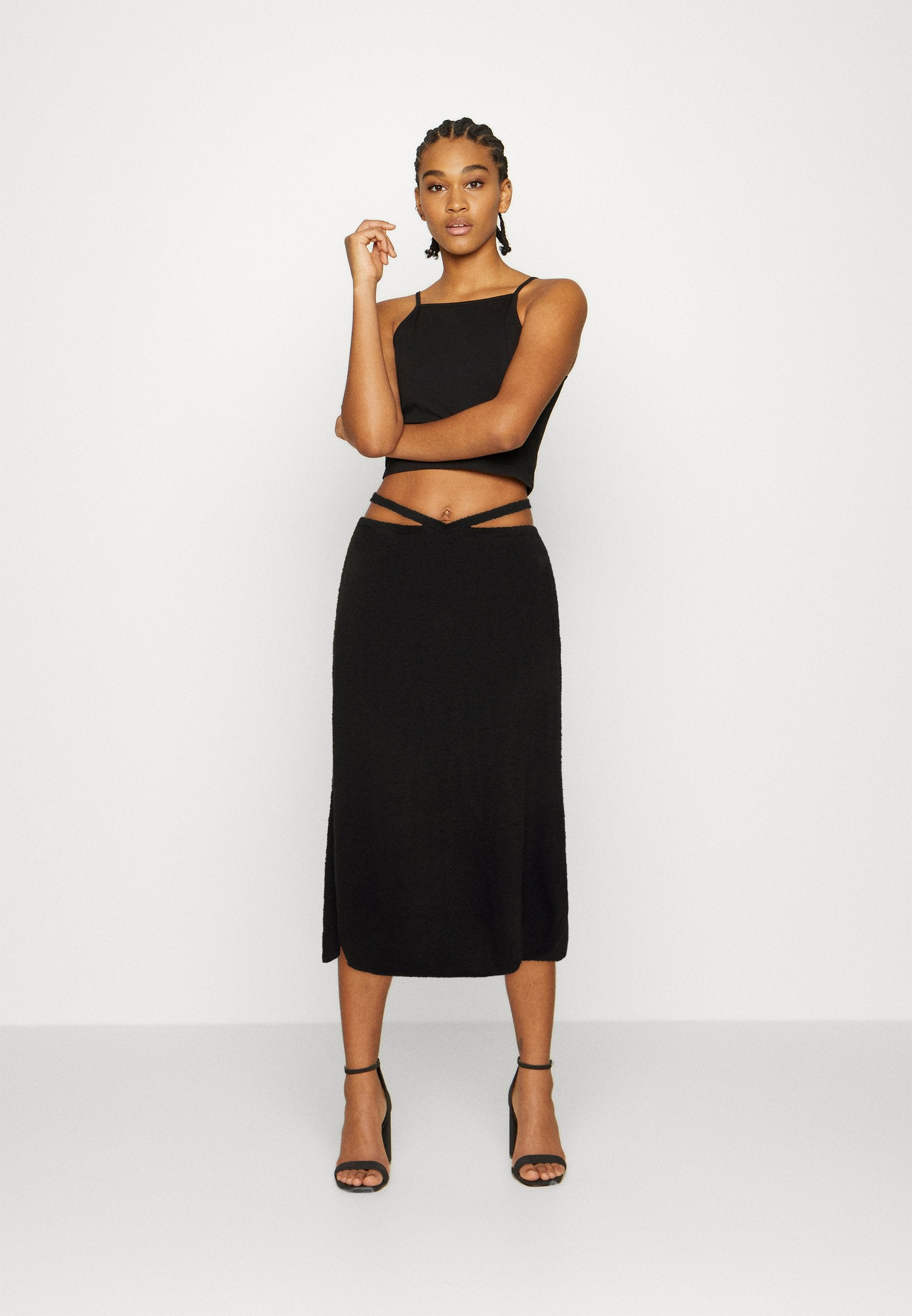 NA-KD ROMEE STRIJD DETAILED SKIRT