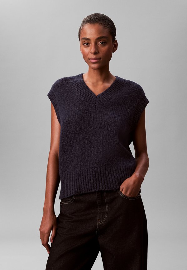 Calvin Klein Jeans OVERSIZED BOUCLE VEST - Basic T-shirt - dark sapphire