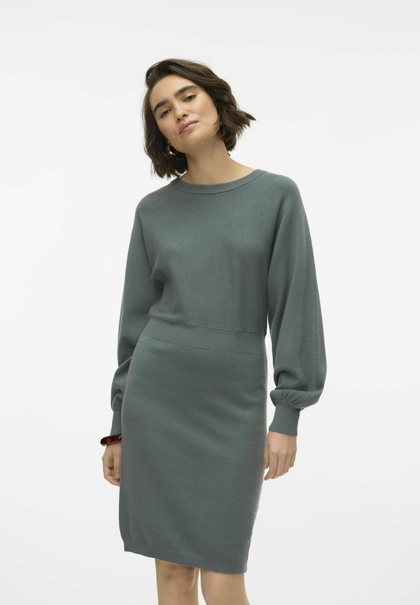 Vero Moda Knitted VMHOLLYKARIS Short - Shift dress - balsam green