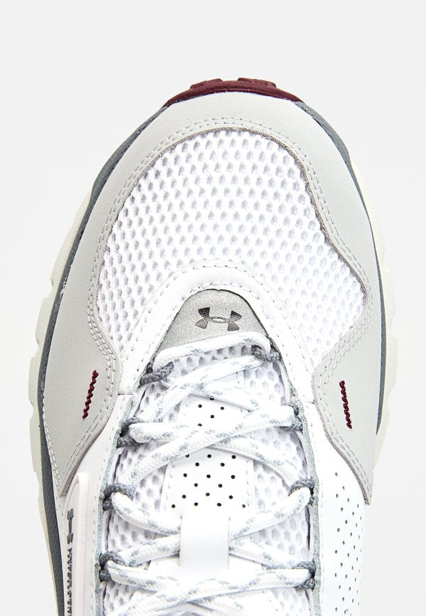 Under Armour SUMMIT TREK