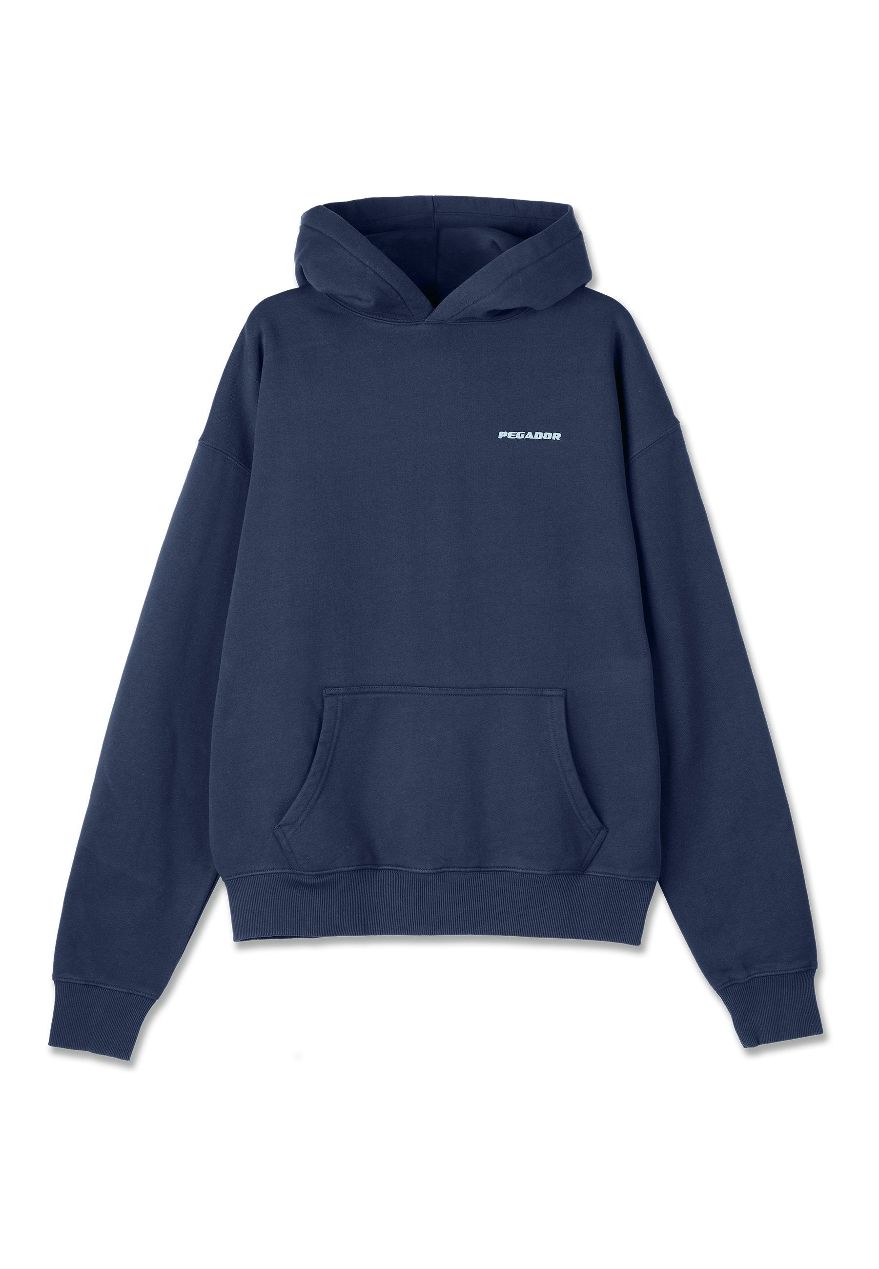 Dunkelblaues Kapuzenshirt, Baumwollmischung, lockerer Schnitt, Kängurutasche, gerippte Bündchen und Saum, mit "PEGADOR" in hellblau bedruckt.