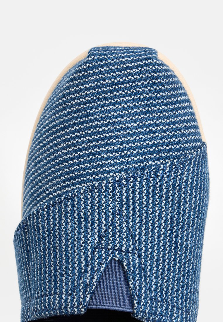 TOMS ALPARGATA