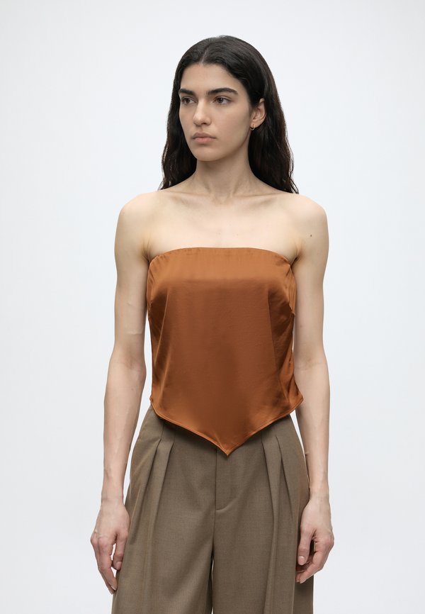 Good American HANDKERCHIEF TOP