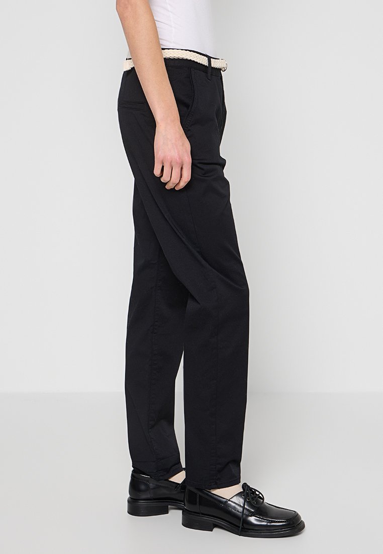 REGULAR FIT Media 2