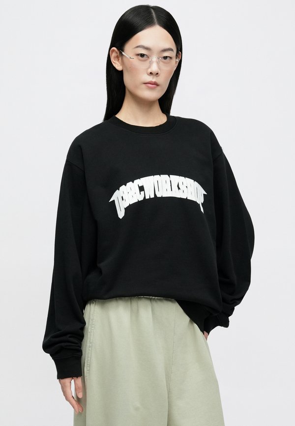 032c ONE DOLLAR BILL CREW NECK