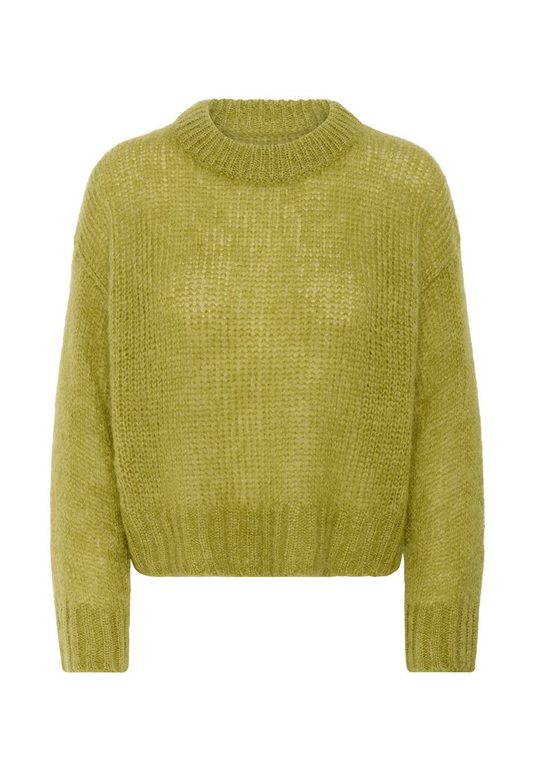 Grüner gestrickter Langarmpullover mit rundem Ausschnitt sowie gerippten Bündchen und Saum, dargestellt vor weißem Hintergrund.