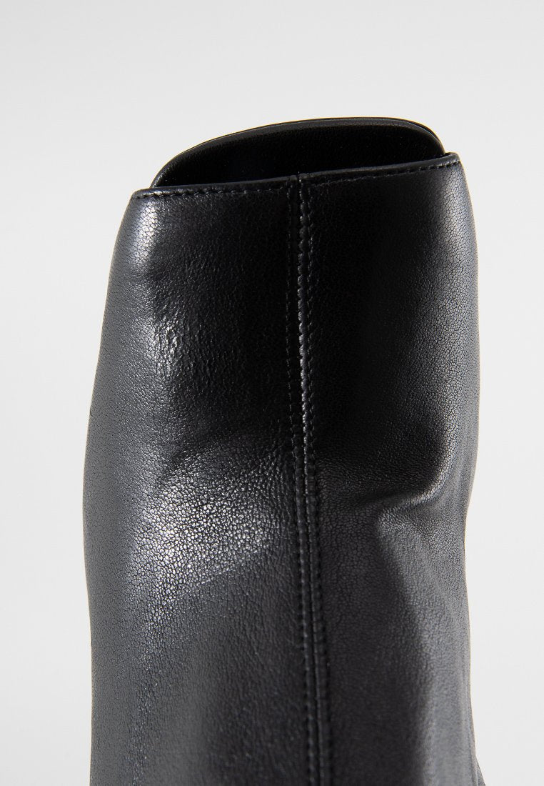 Victoria Beckham IONA