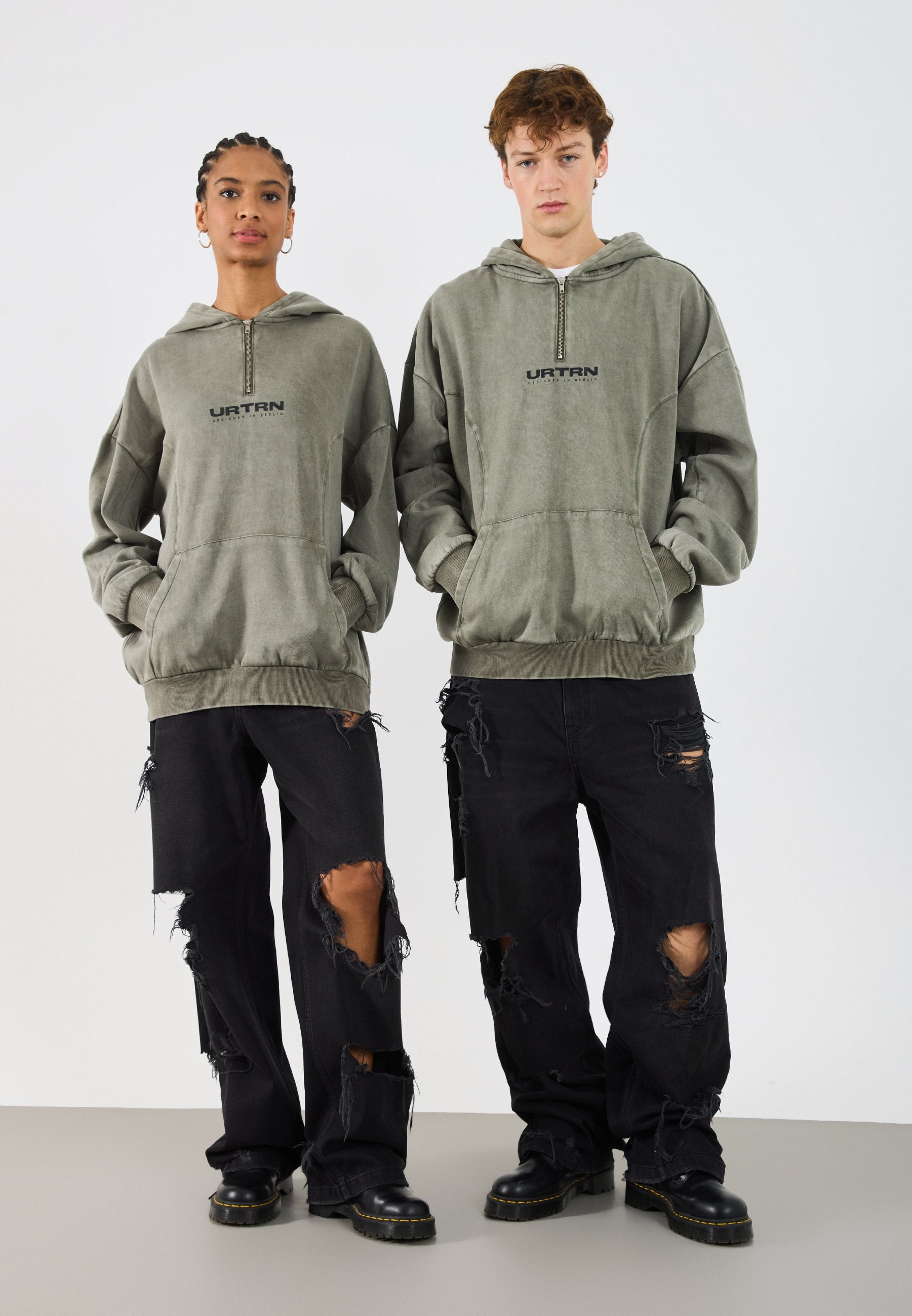 YOURTURN UNISEX RELAXED FIT CURVED HEM QUARTER-ZIP HOODIE