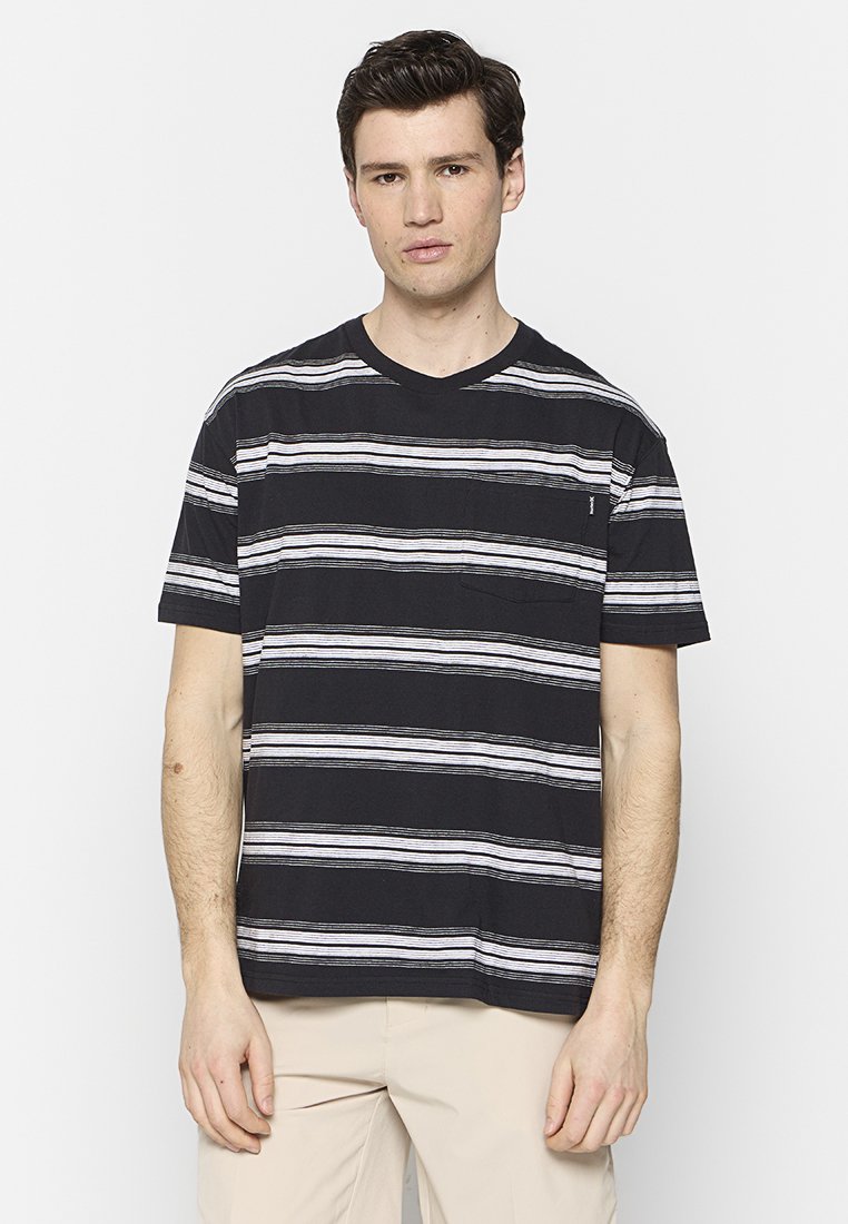 Schwarz-weiß gestreiftes T-Shirt mit V-Ausschnitt, kurzen Ärmeln und einer Brusttasche, aus weichem Stoff mit lockerer Passform.