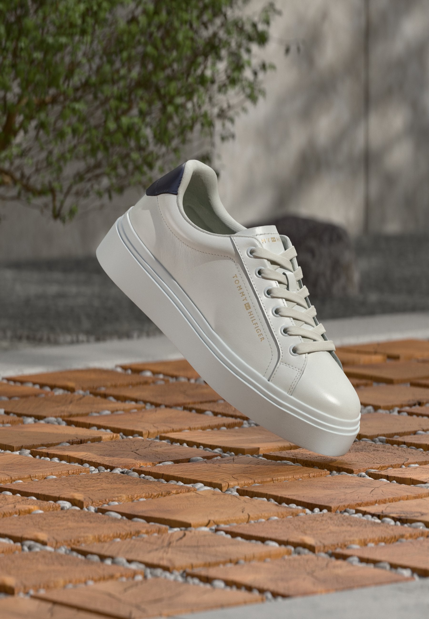 LOGO LEATHER PLATFORM CUPSOLE TRAINERS Media 1