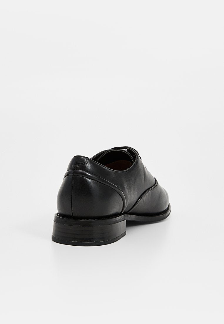 Clarks HANA WALK