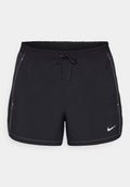 Schwarze sportliche Shorts mit Kordelzug-Bund, weißen Nähten und einem kleinen weißen Nike-Logo auf der unteren Vorderseite.