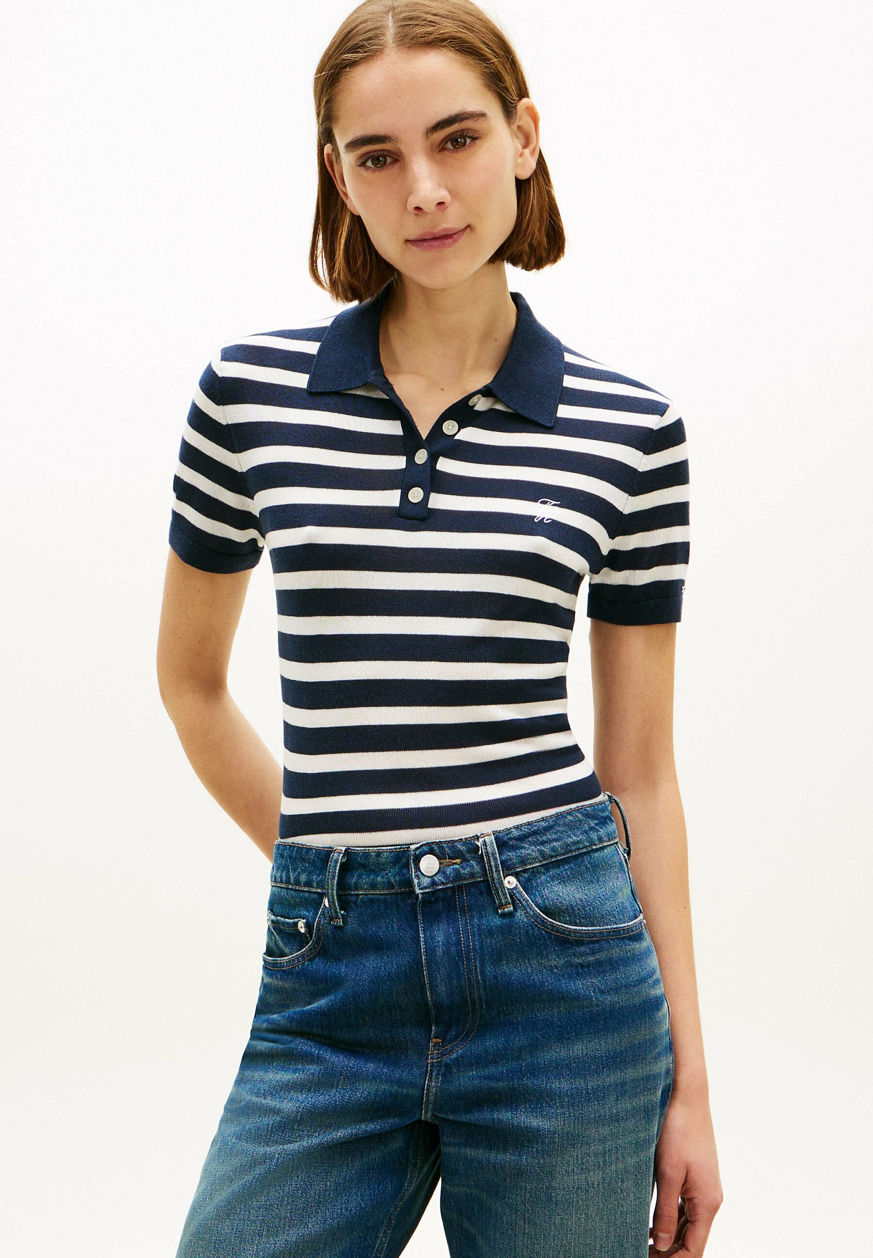 SHORT SLEEVE Media 3