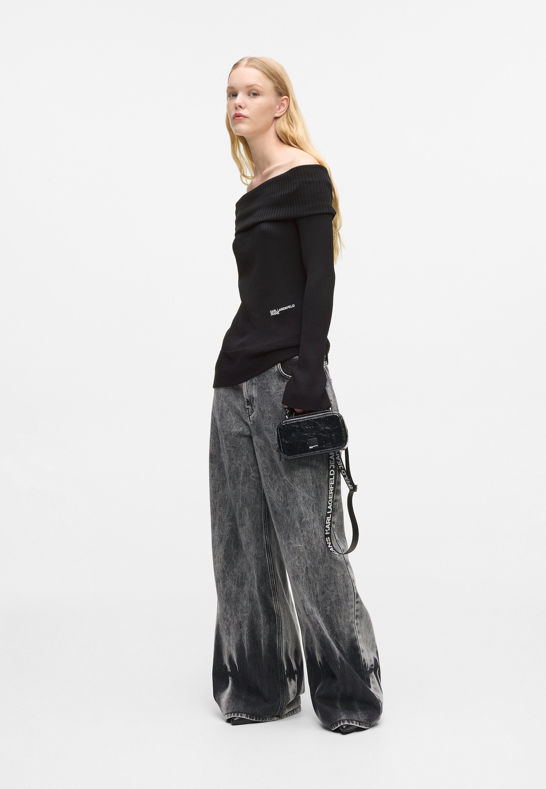 OFF-SHOULDER KNIT Media 2