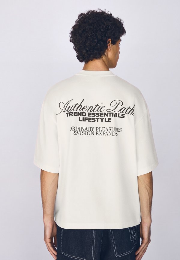 Bershka BOXY-FIT WITH EMBROIDERY - T-SHIRT - Print T-shirt - white