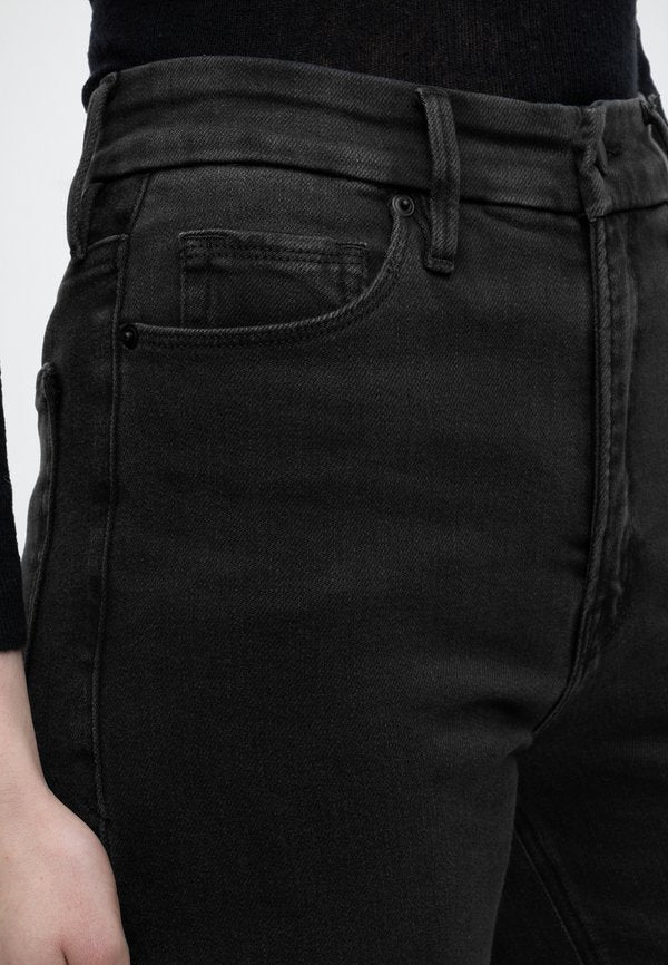 Good American SOFT TECH GOOD TRUE STRAIGHT JEANS