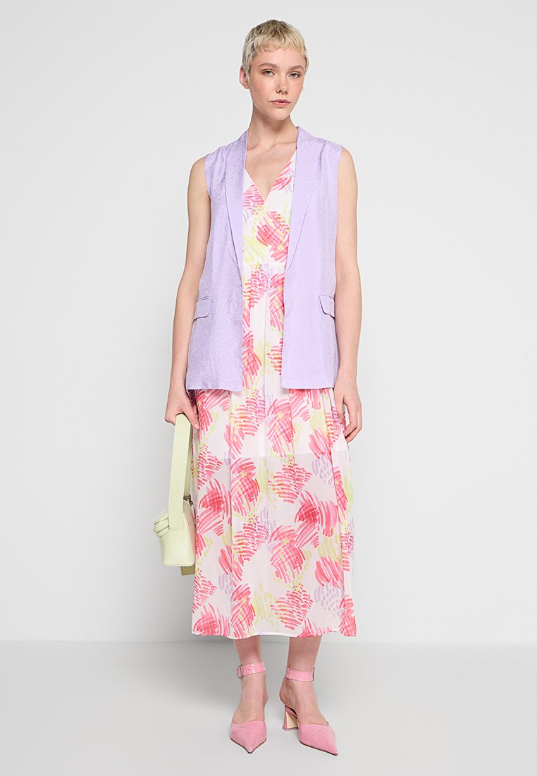 Armani Exchange Weste Media 2