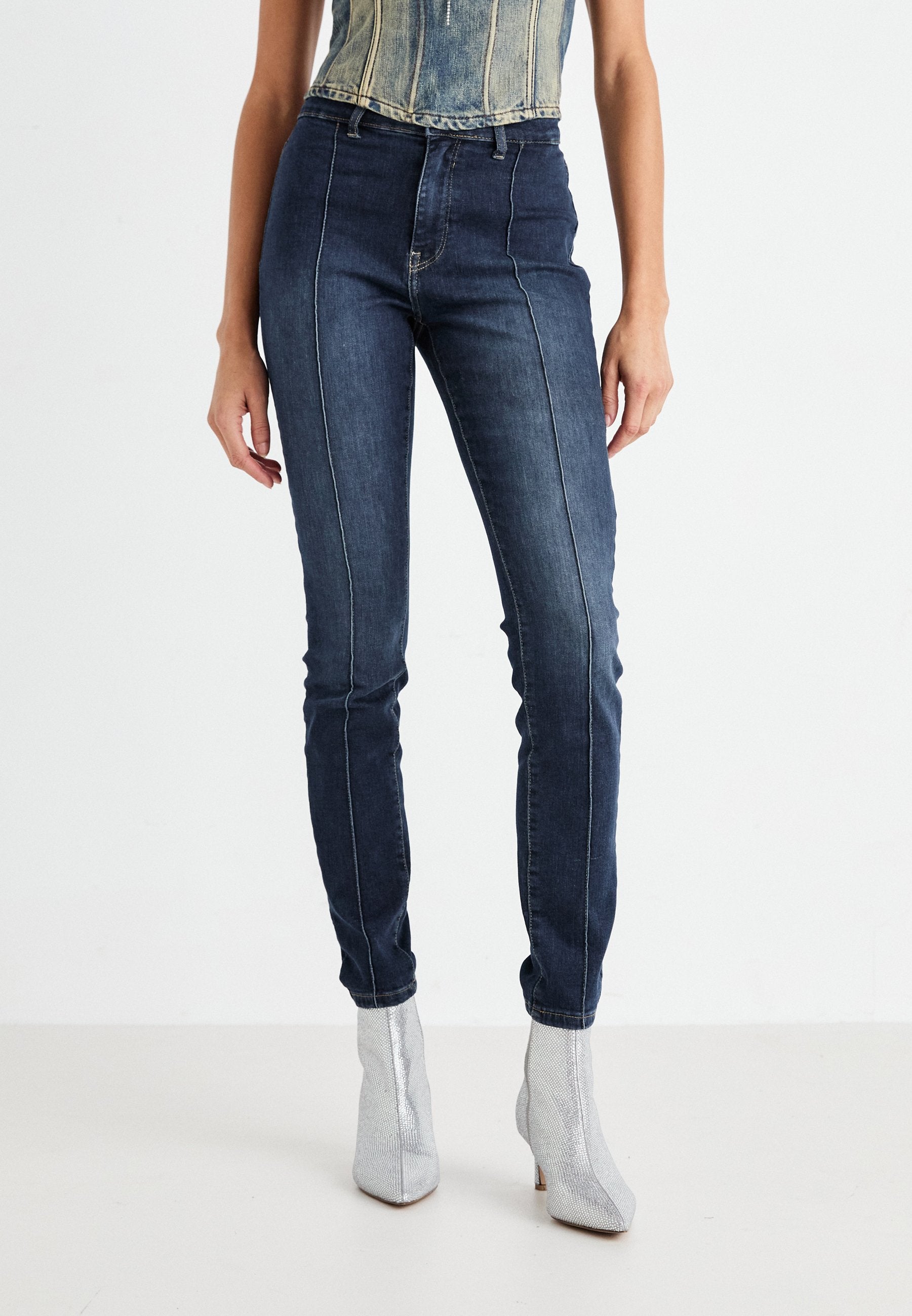 ONLBLUSH MID WAIST PINTUCK Media 3