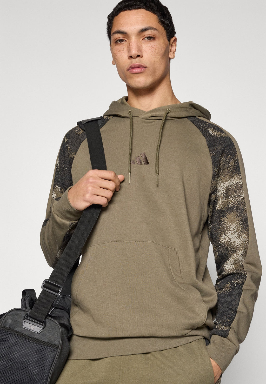 adidas Sportswear CAMO