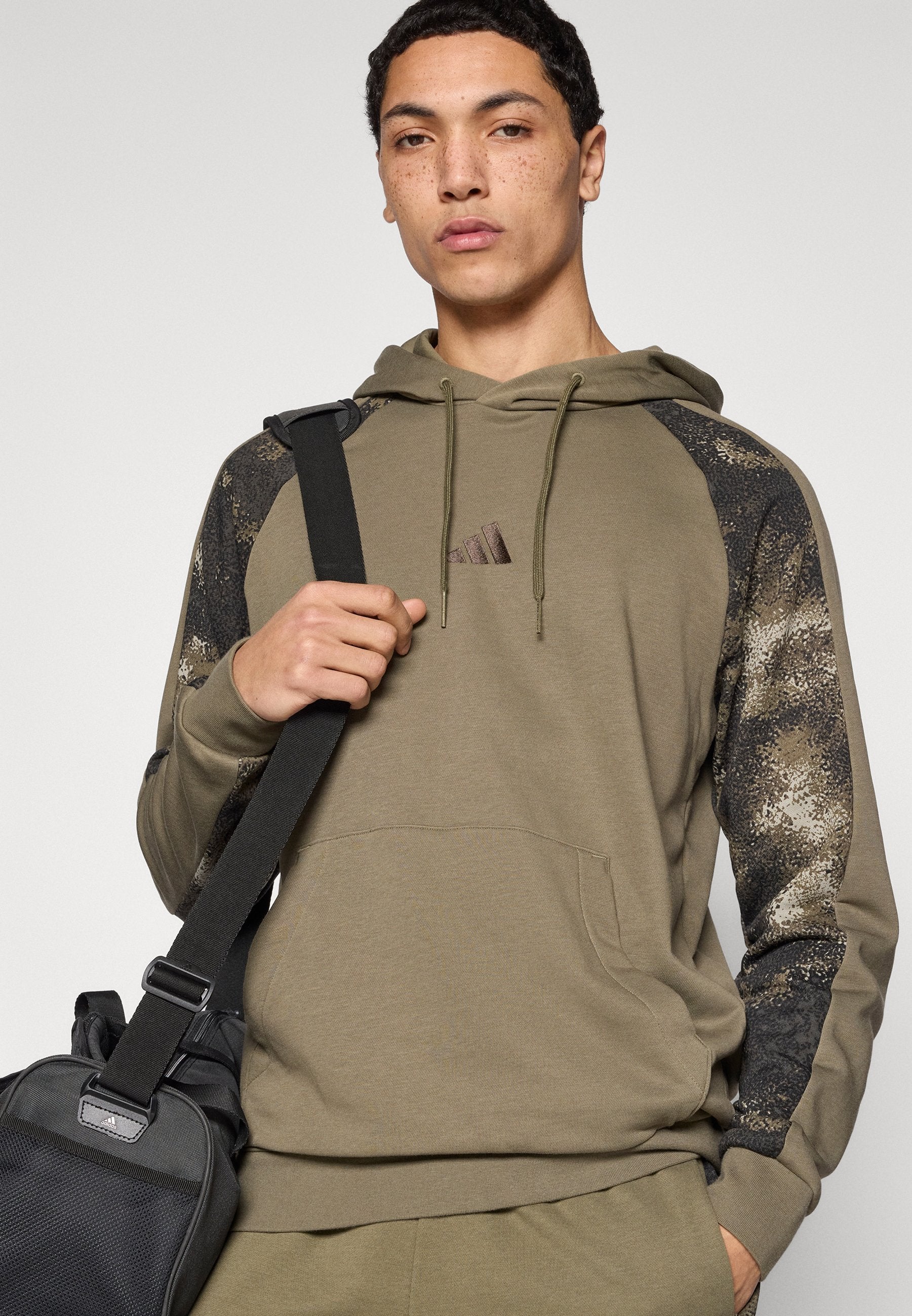 adidas Sportswear CAMO
