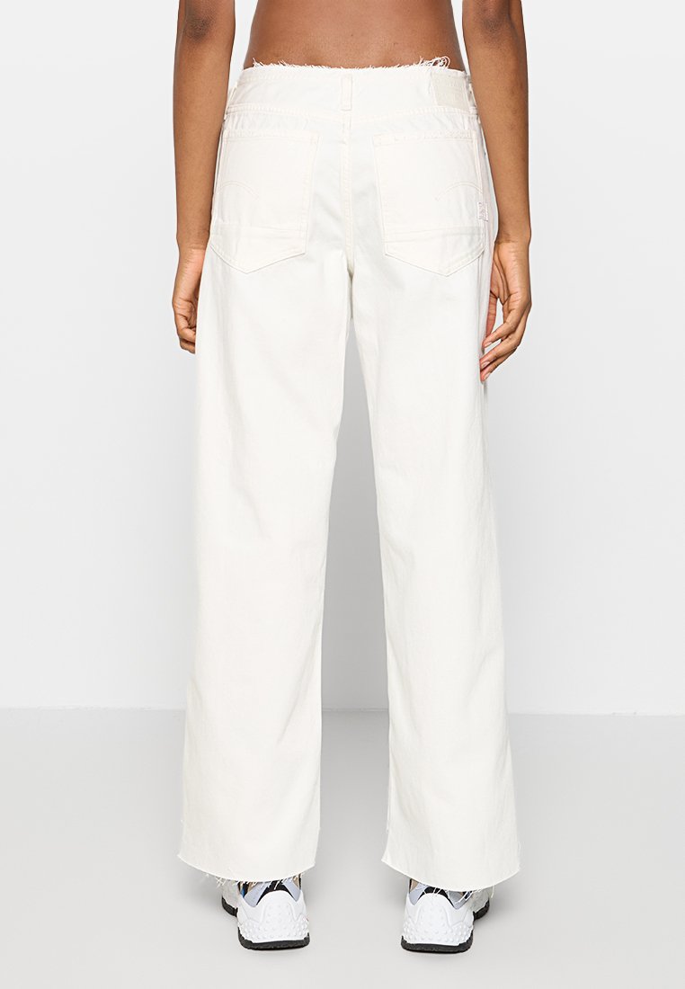 JUDEE LOOSE FIT Media 3