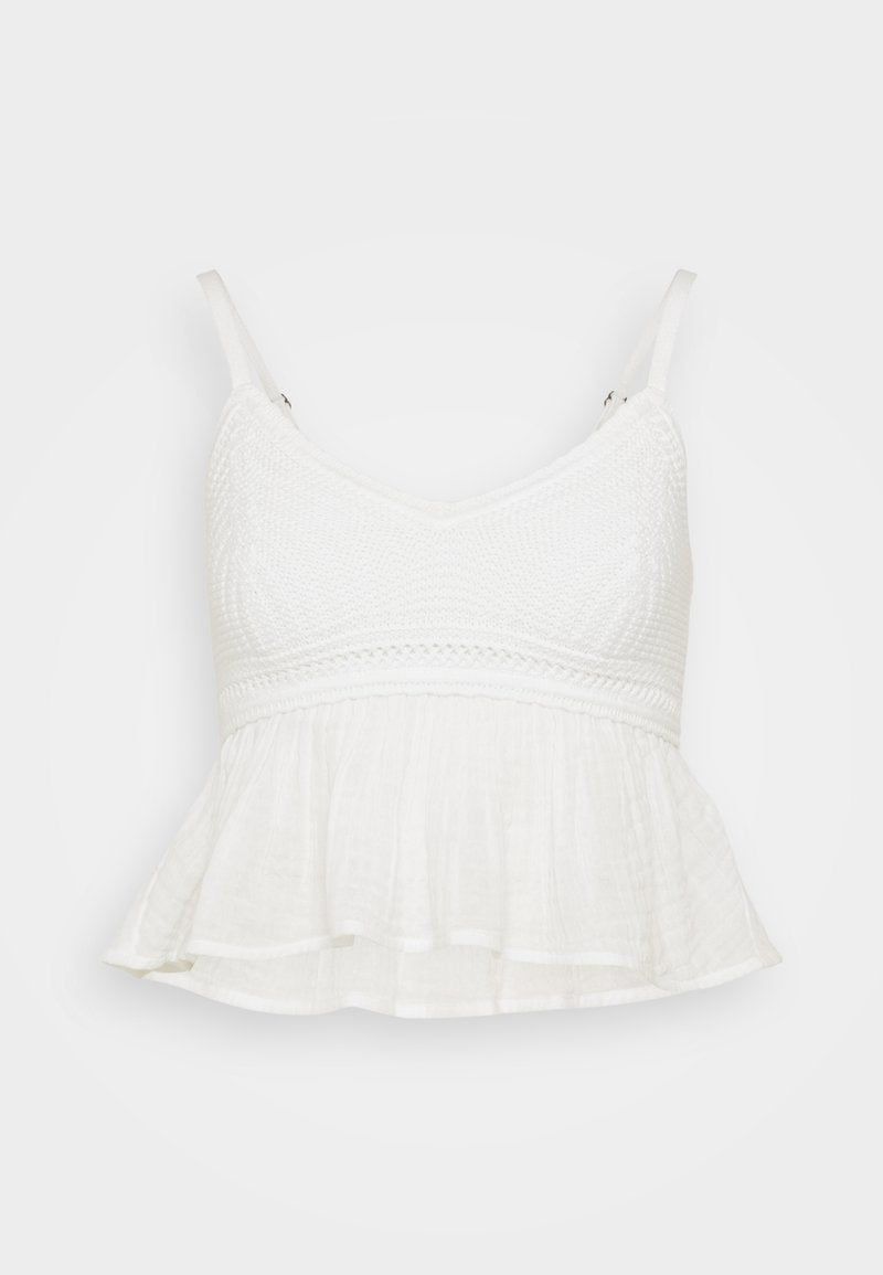 Weißes Cropped-Top aus einem strukturierten Stoff, mit einem enganliegenden Oberteil, verstellbaren Trägern und einem ausgestellten, gerüffelten Saum.