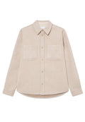 Beige Flanellhemd mit spitzen Kragen, zwei Brusttaschen und goldenen Knöpfen; zeichnet sich durch einen strukturierten Stoff und einen abgerundeten Saum aus.