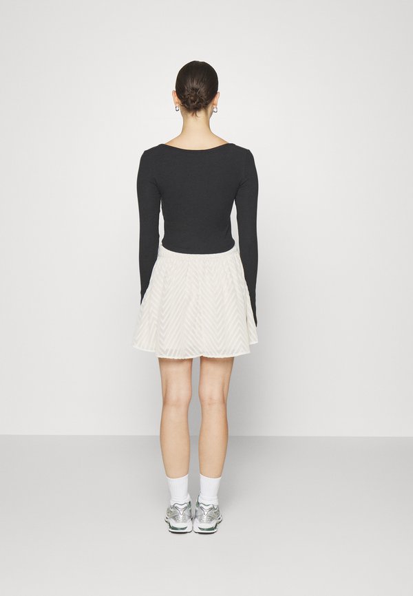 ONLY Petite ONLKLARA ZIGZAG MINI SKIRT