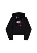 Schwarze, kurz geschnittene Kapuzenjacke aus Baumwolle, mit einer Fronttasche, Kordeln mit rosa Akzenten und buntem "Studio Edition"-Grafikdesign.