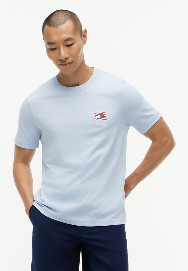 Tommy Hilfiger AMERICANA GRAPHIC LOGO TEE - Print T-shirt - breezy blue