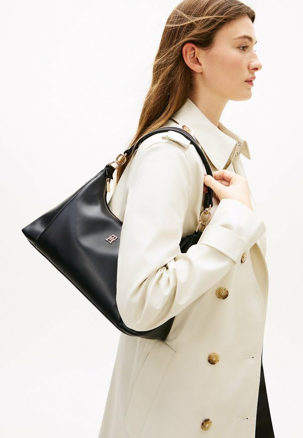 Tommy Hilfiger ESSENTIAL CROSSBODY SHOULDER BAG - Handbag - black