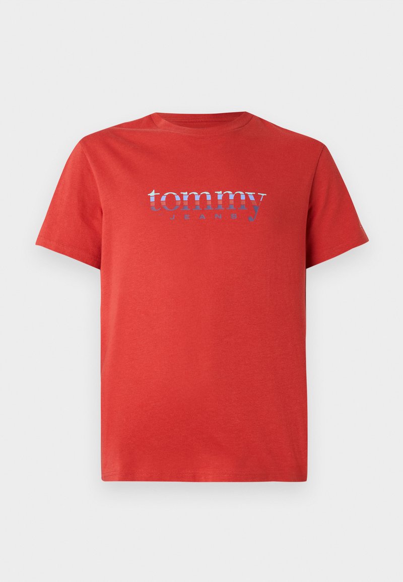 Rotes Baumwoll-T-Shirt mit Rundhalsausschnitt. "tommy" in Blau und "JEANS" in Weiß über die Brust gedruckt. Kurze Ärmel, regulärer Schnitt.