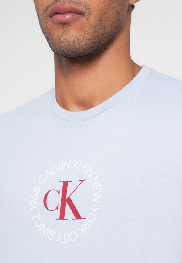 Calvin Klein Jeans WORD CIRCLE