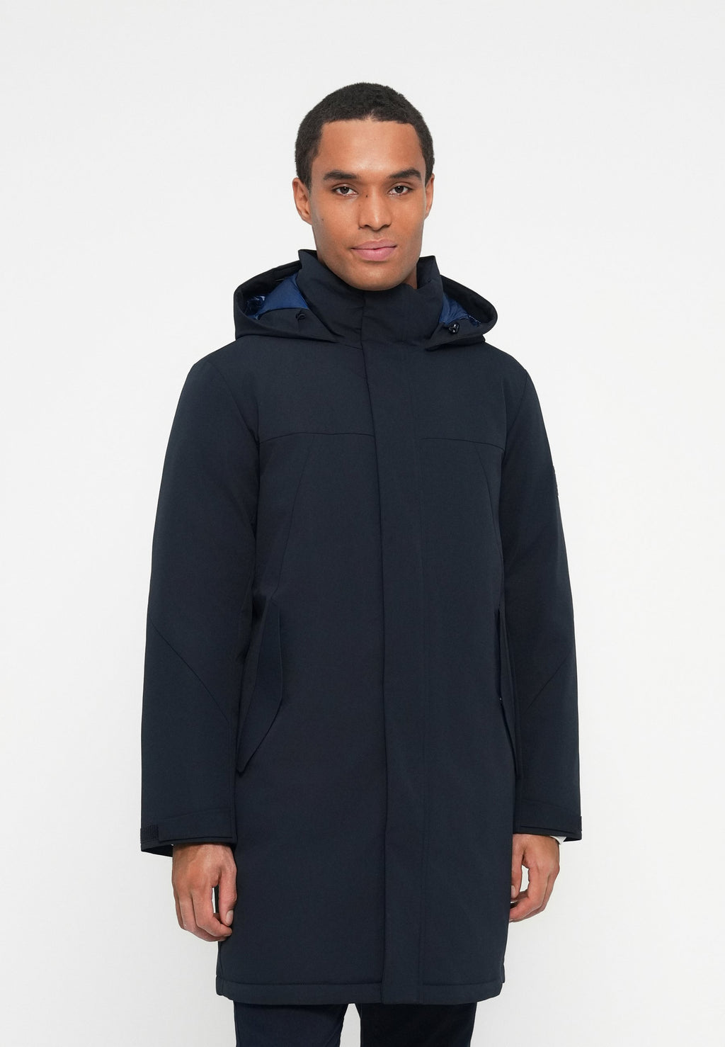 TECH HOODED PADDED Media 3