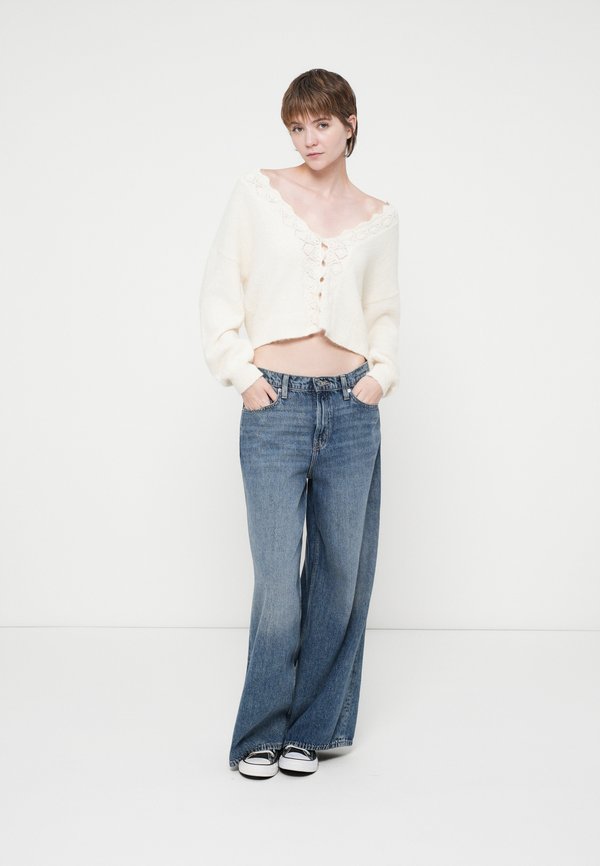 GAP SCALLOPED EDGE CARDI