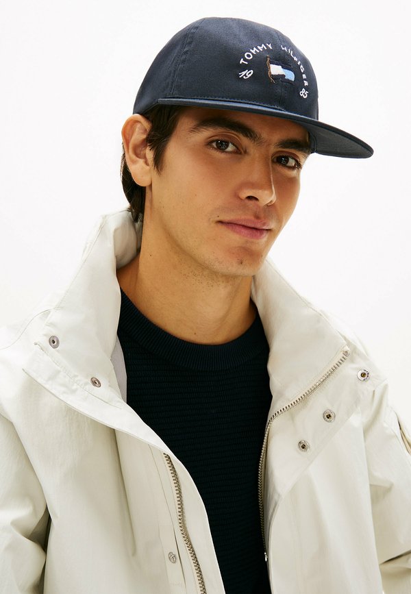 Tommy Hilfiger HERITAGE LOGO EMBROIDERY BASEBALL - Cap - space blue