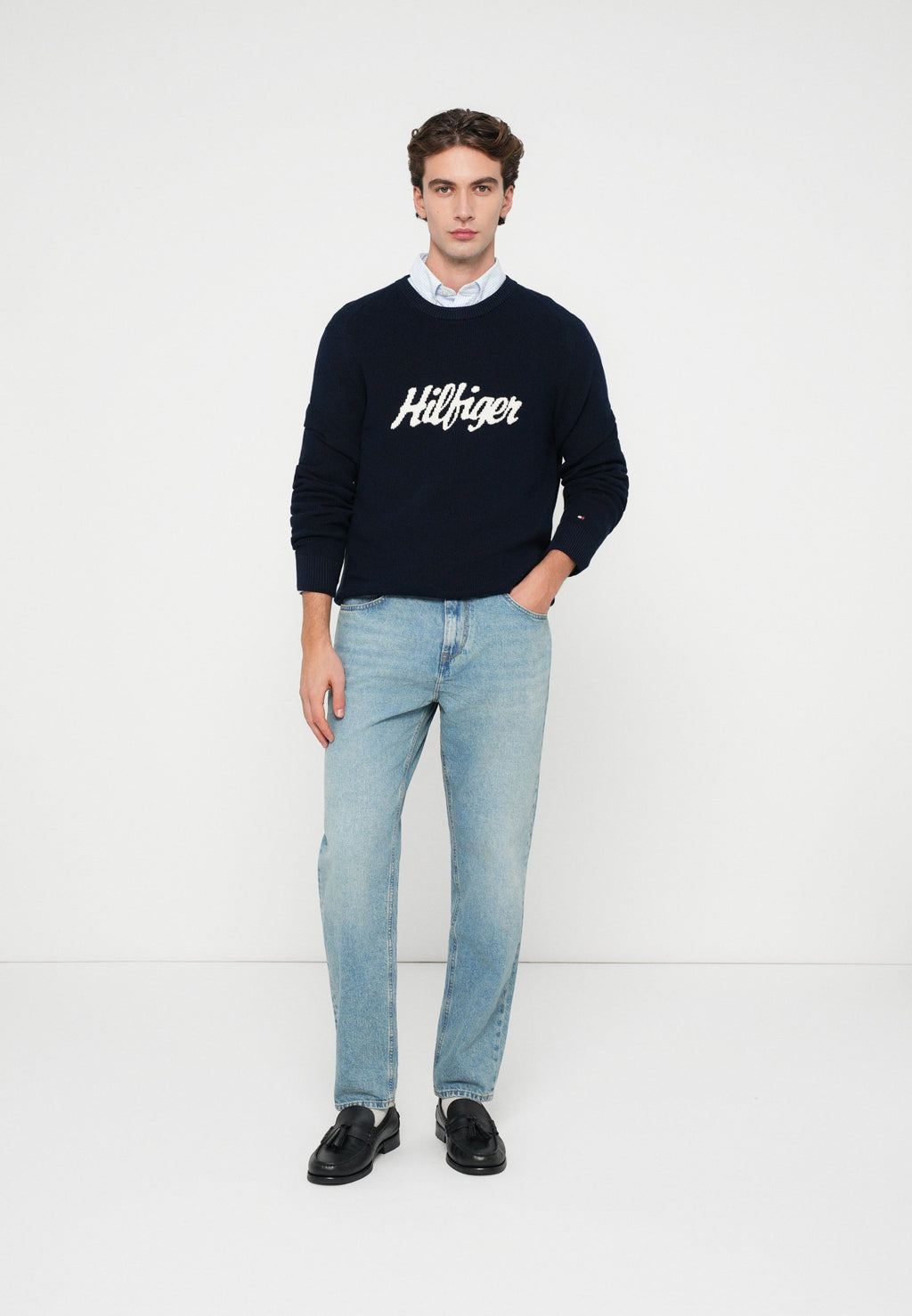 SEASONAL GRAPHIC C NECK Media 2